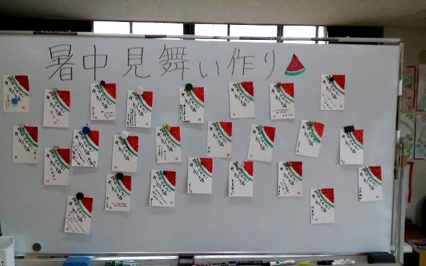 全員の作品展示 スイカの暑中見舞いはがき