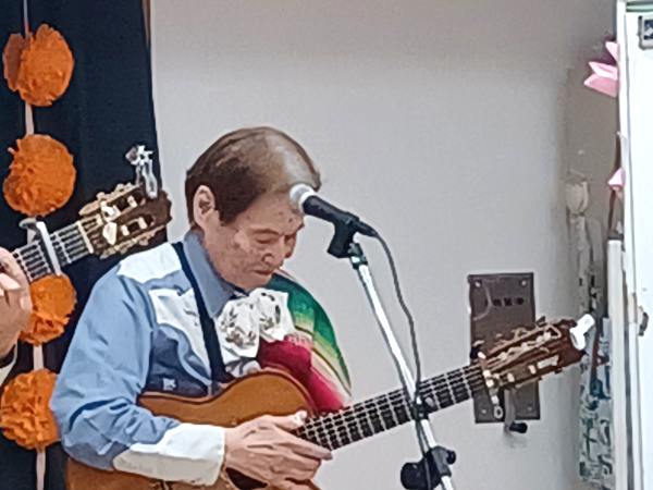 トリオ・ロス・ペペス　リーダー菊池明さん