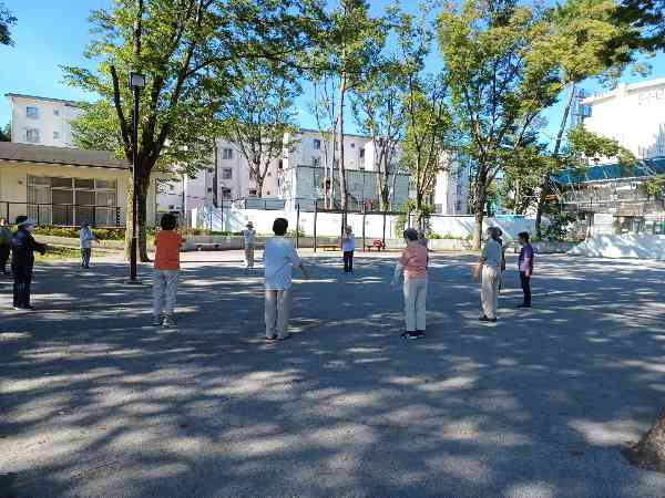 滝山団地にラジオ体操の会!