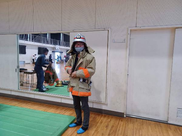 防火衣着衣体験