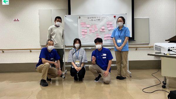 新入職員6名による集合写真