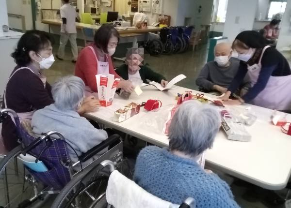 作業を手伝うボランティアさん達