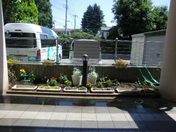 けんちの里エントランス花壇完成