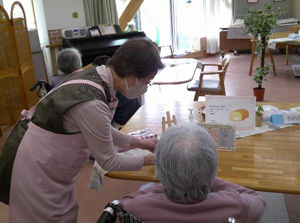 ボランティアさんがウエイトレスに