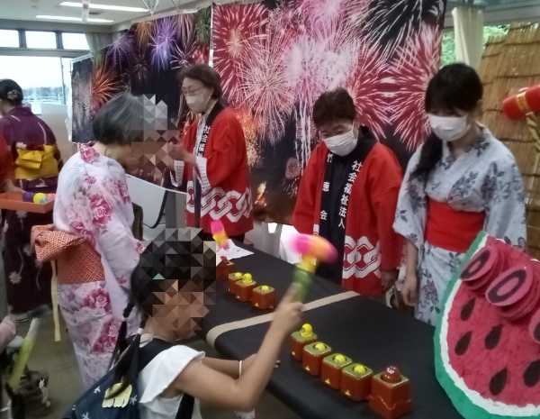 けんちの里での夏祭りのもぐらたたき