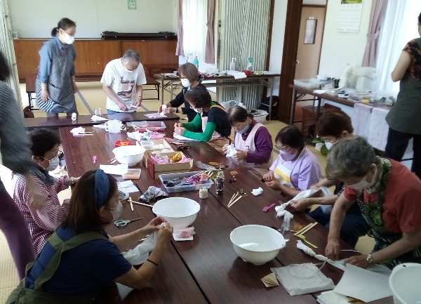 西団地自治会の方の作業風景