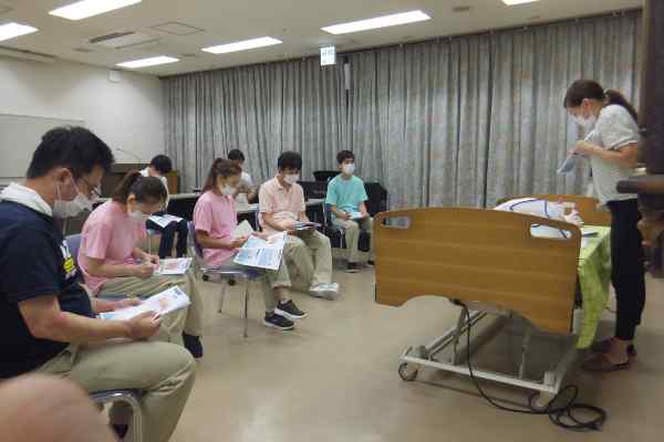 排泄介助研修会~日々のケアの向上を目指して~