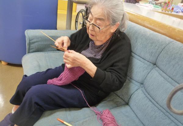 編み物をされるお客様