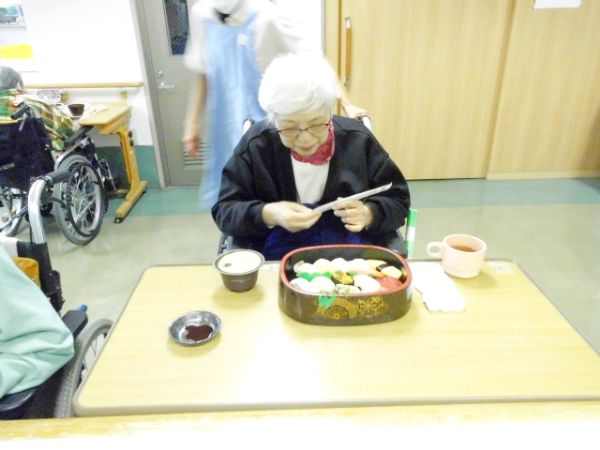 お寿司を召し上がるお客様