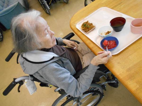 納涼祭の行事食を召し上がるお客様