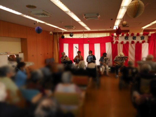 ウクレレ演奏会の様子