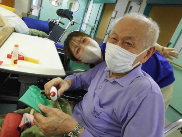 クリスマス制作をするお客様