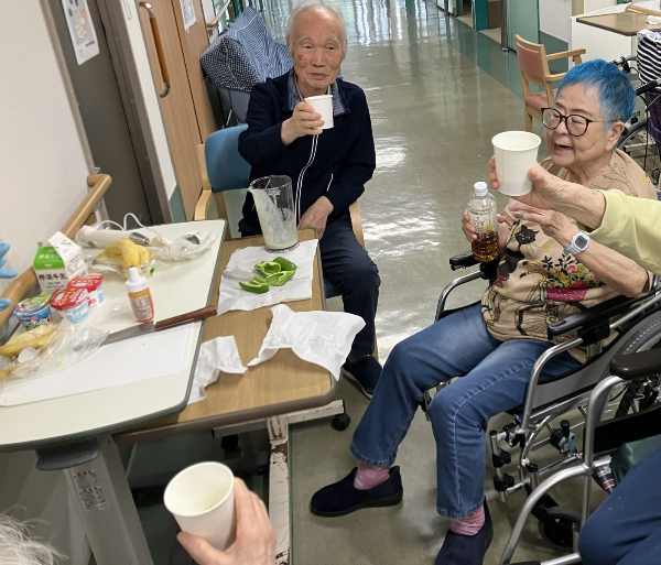 スムーズを飲むお客様